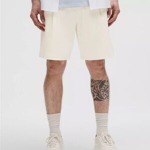 Lululemon Men’s Woven Relaxed Fit Pleated Shorts 8” Light Ivory Size 38 Casual